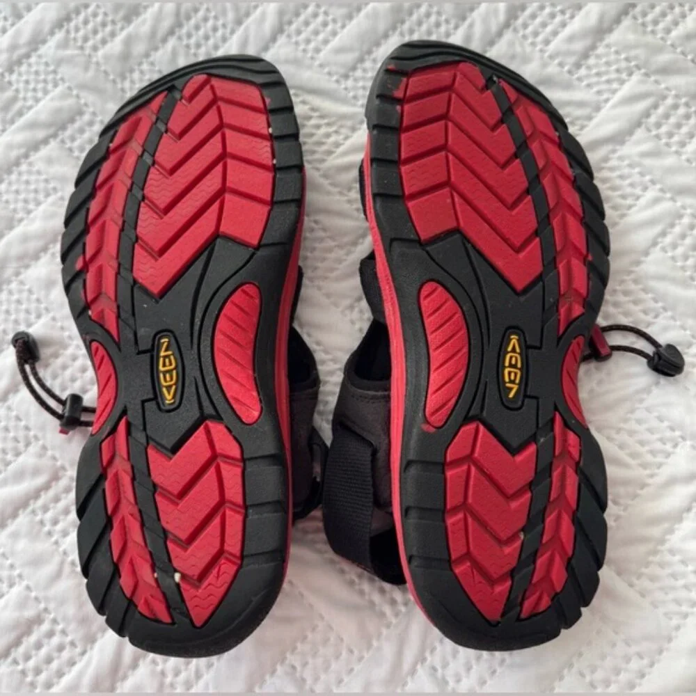 Keen Black Red Closed Toe Waterproof Rugged Outdoorsy All Terrain Men 10 Sandals - Picture 4 of 13